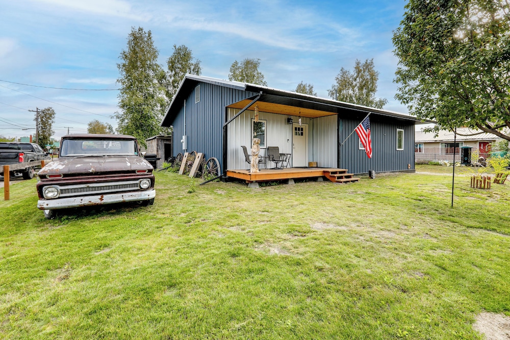 Walk to Dtwn: Dog-friendly Retreat in Fairbanks!