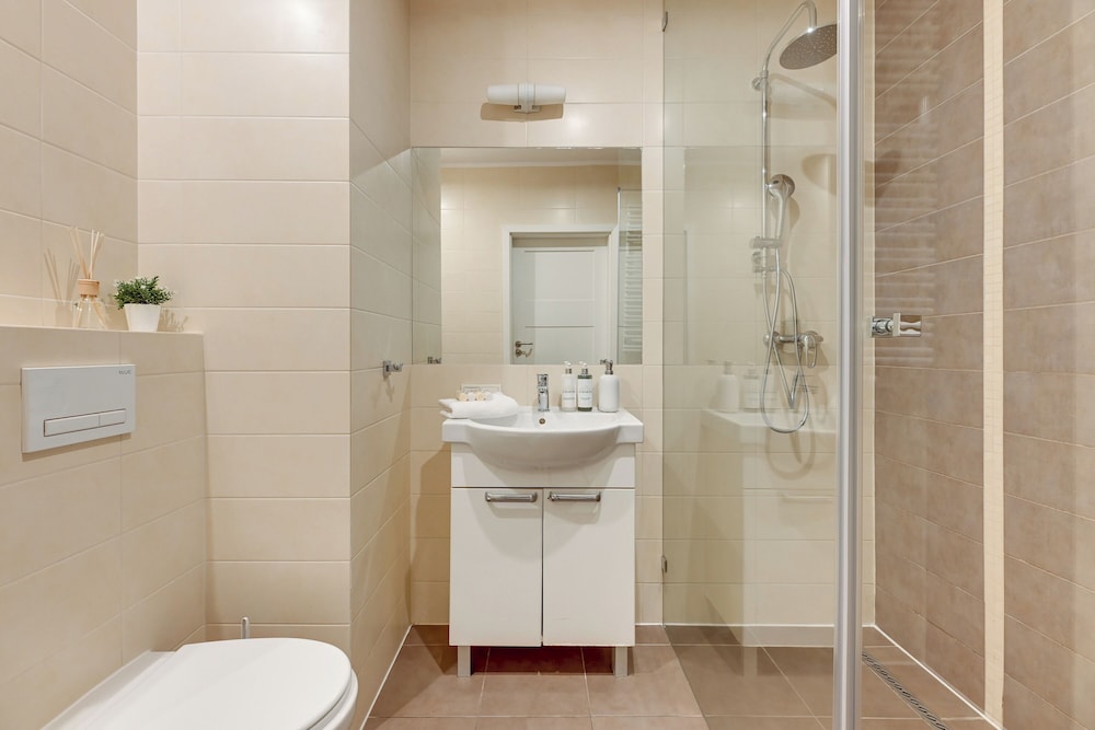 Aura - Riverside & Parking by Downtown Apartments