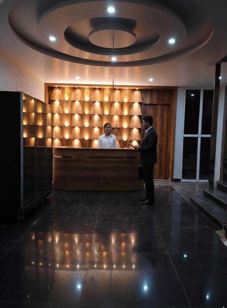 Xenious Opulent Hamirpur
