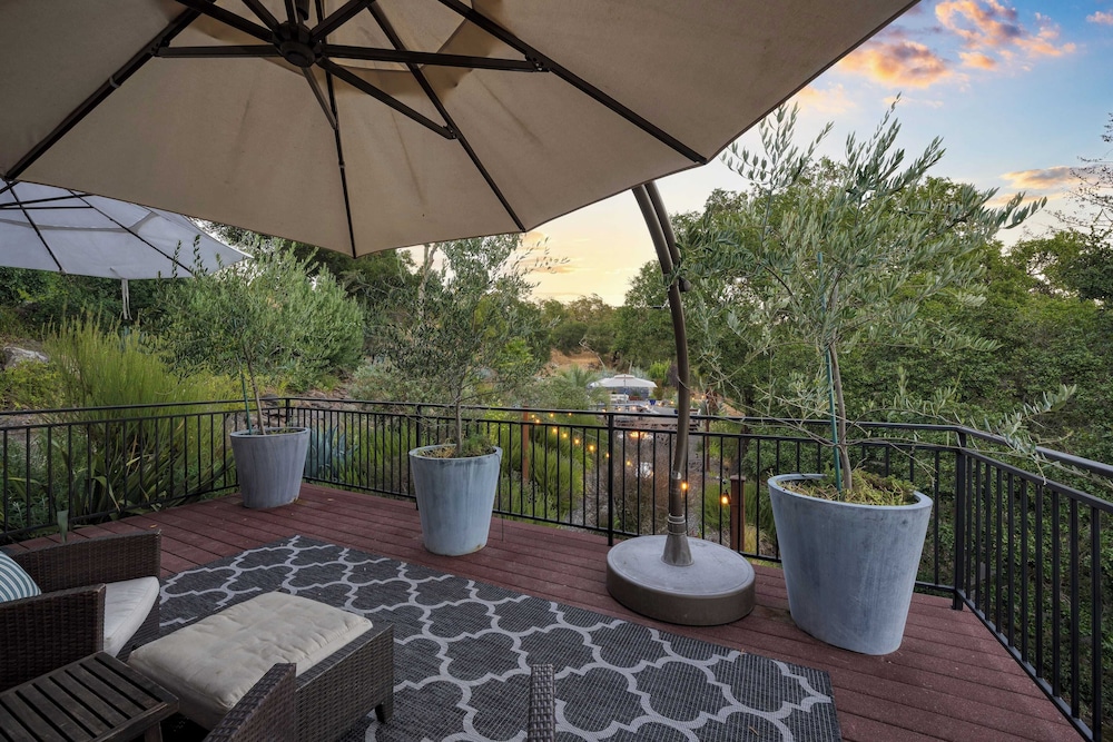 Kenwood Vista by Avantstay 7acres w/ Pool, Fire Pit, Vineyard Views