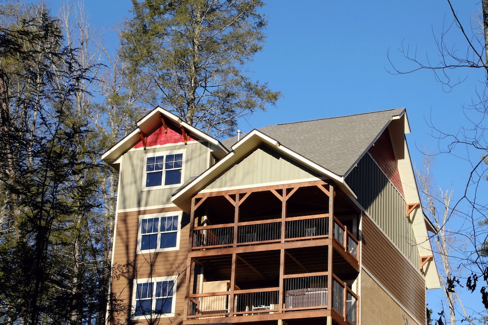 Hilltop Haven - Four Bedroom Chalet