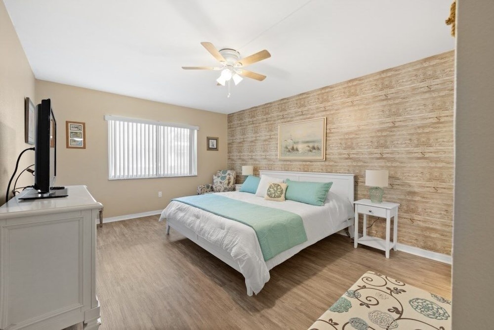 Pelican Inlet C119, Near Beach: Pool & Tennis 2 Bedroom Condo