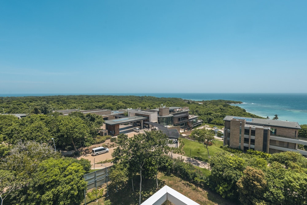 Oceanview 3BR Condo w spa gym