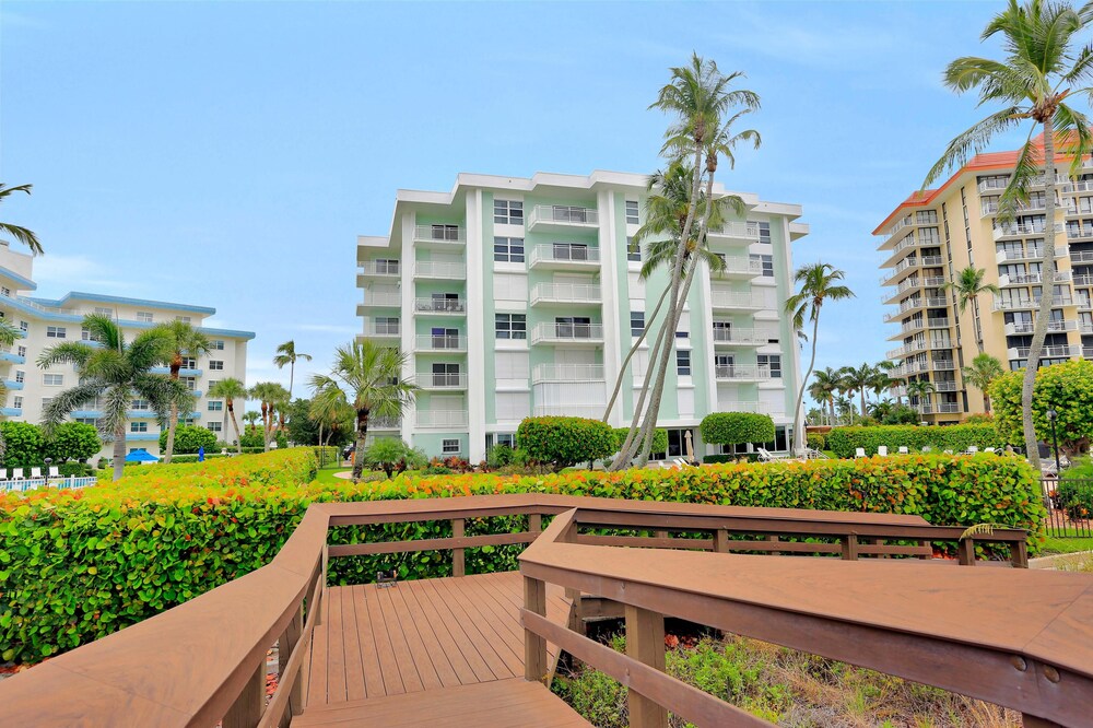 Bungalow-style Beachfront Condo With Pool