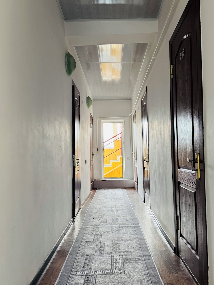 Arashan Hotel