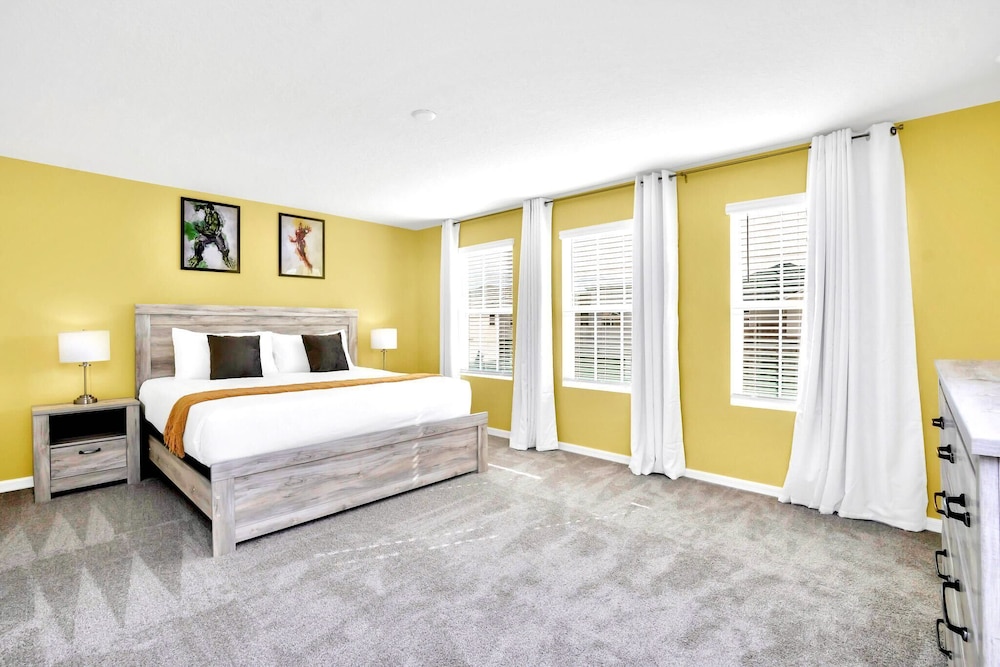 Spectacular 7BR Home w Pool & Arcade Near Disney