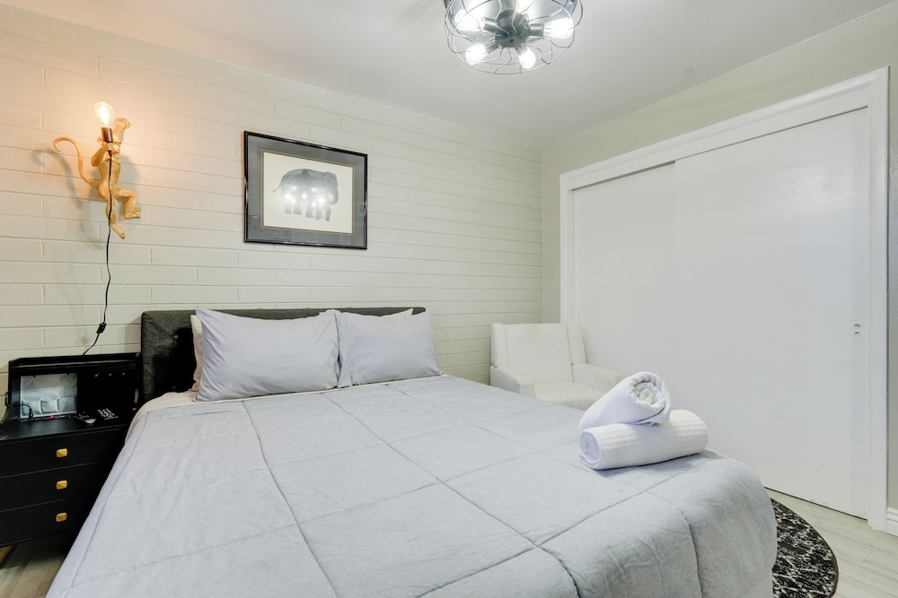 3 Mi to Roosevelt Row Arts District: Apt w/ Patio