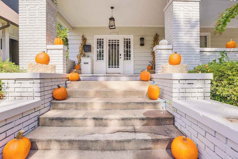 2 Mi to Dtwn: Stylish Urban Retreat in Birmingham