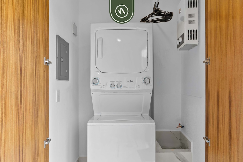 New 1 BR Condo - Rooftop Pool - Oceanview