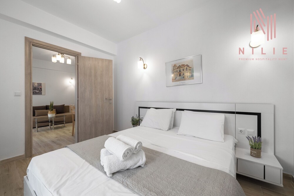 Azur Residences, Nilie Hospitality MGMT