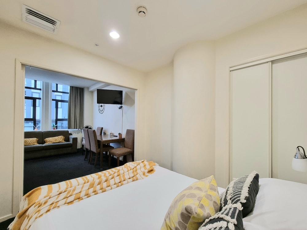 One Bedroom with Disabled Bathroom view 4