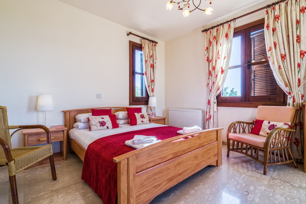3 bedroom Villa Anarita 64 with private L-shaped pool, beautiful gardens, near resort village square view 5