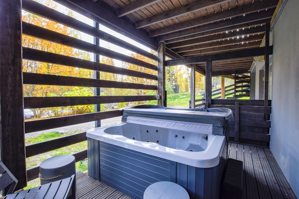 Comfy Cabin in Tahko with Hot Tub. Private Sauna