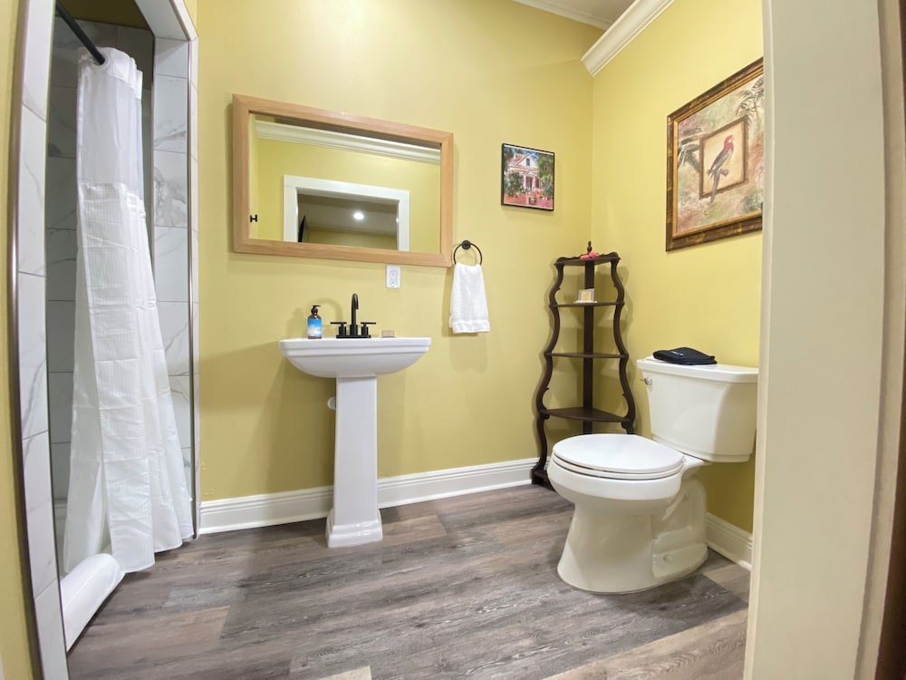 Sebring Vacations - The Roanoke Hotel - Property Image 2