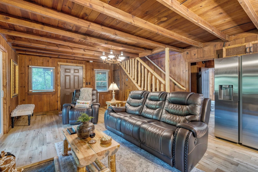 Riverwood Gatlinburg/pigeon Forge Cabin w/ River Views