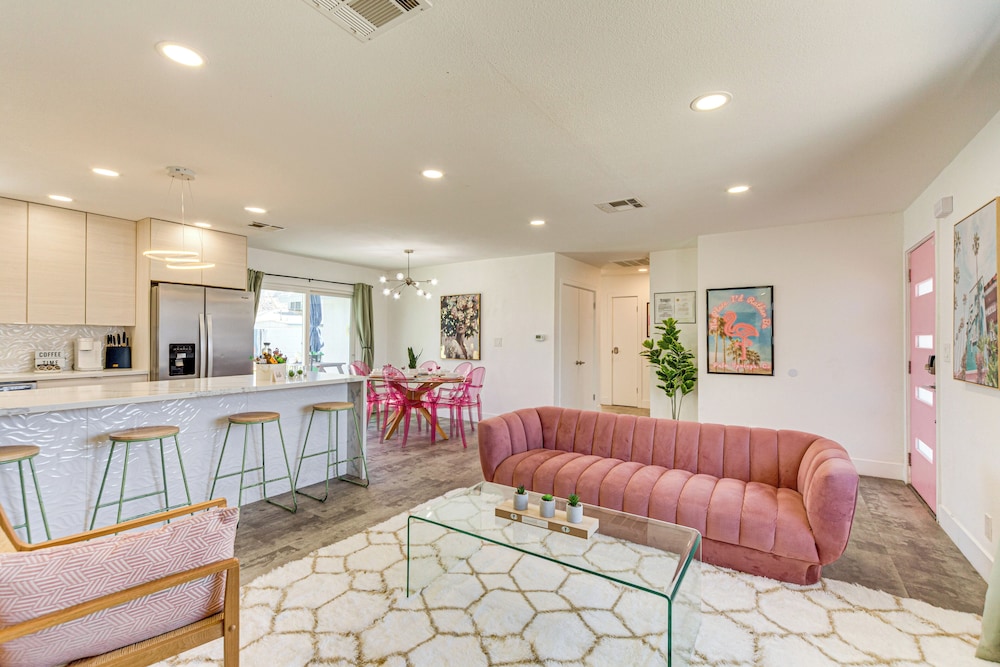 Outdoor Oasis w/ Pool: Pink Palm Springs Paradise!