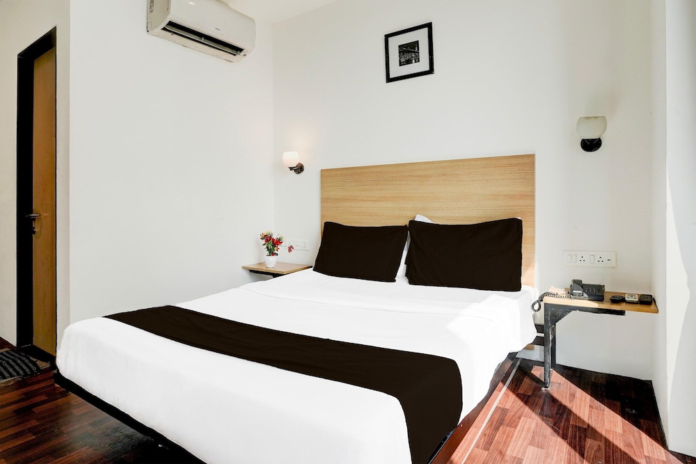Super Townhouse PBG Mall Vashi
