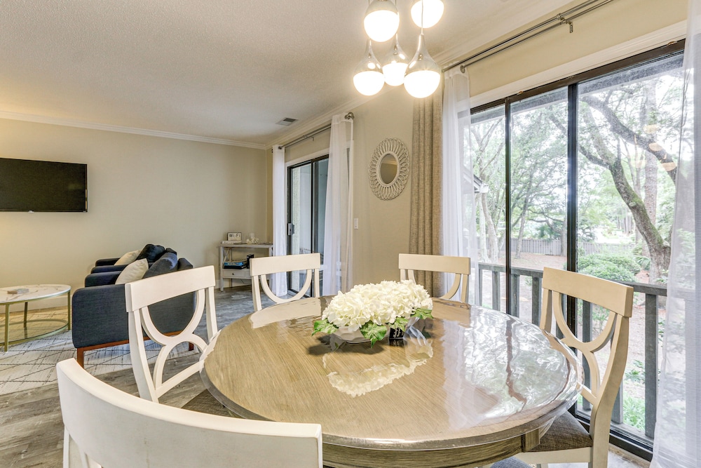 Walk to Folly Field Beach: Condo w/ Pool Access