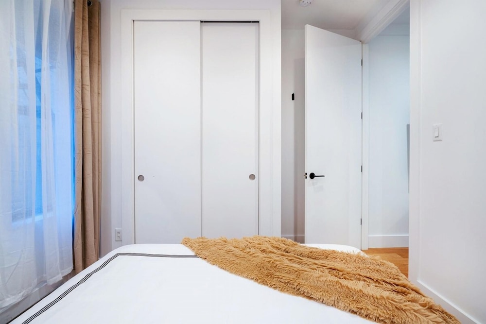 1290-7 New Renovated 2 Bedrooms in UES