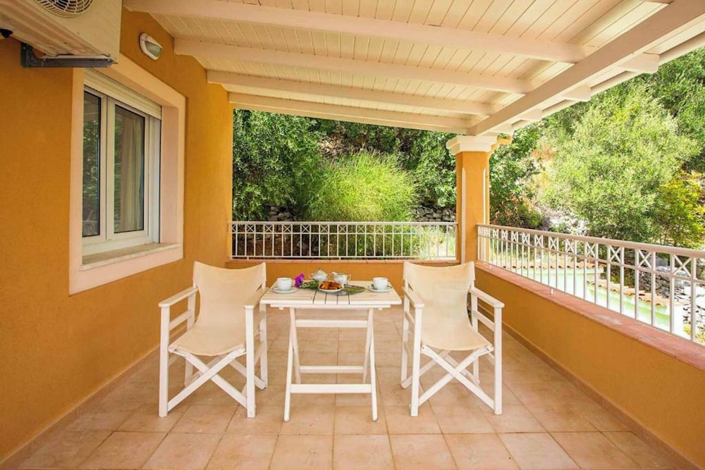 Villa Elena Costa