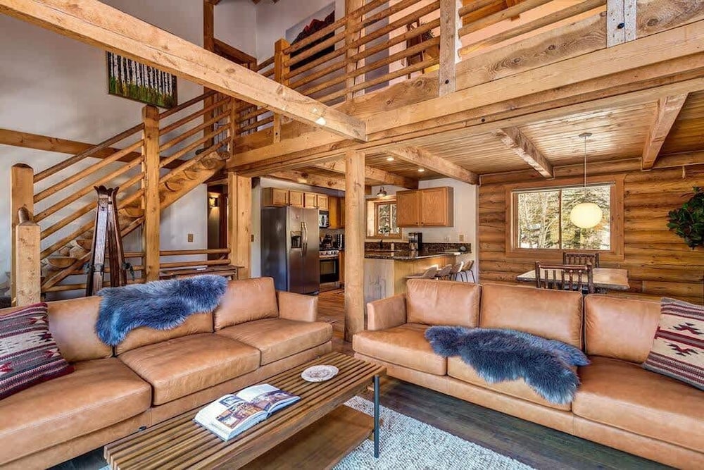 Private Luxurious Cabin w spa Near Breckenridge
