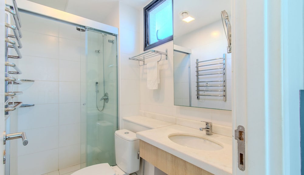Accommodation With Pool, Sauna, and gym in the Heart of Salvador - AAP