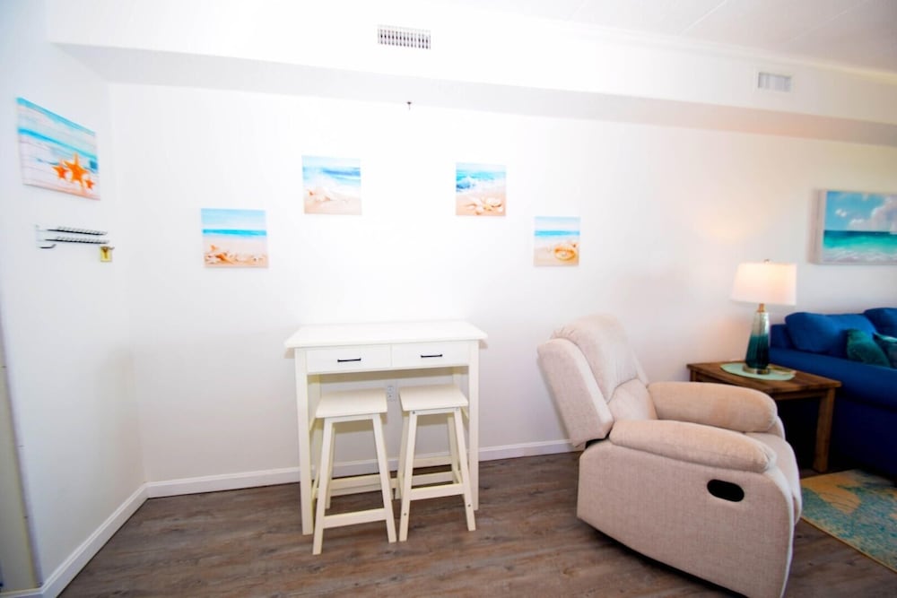 Marigot Beach 705 1 Bedroom Condo by RedAwning view 2