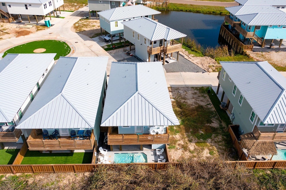 Palm Beach! Private Pool - Boardwalk - Game Room!