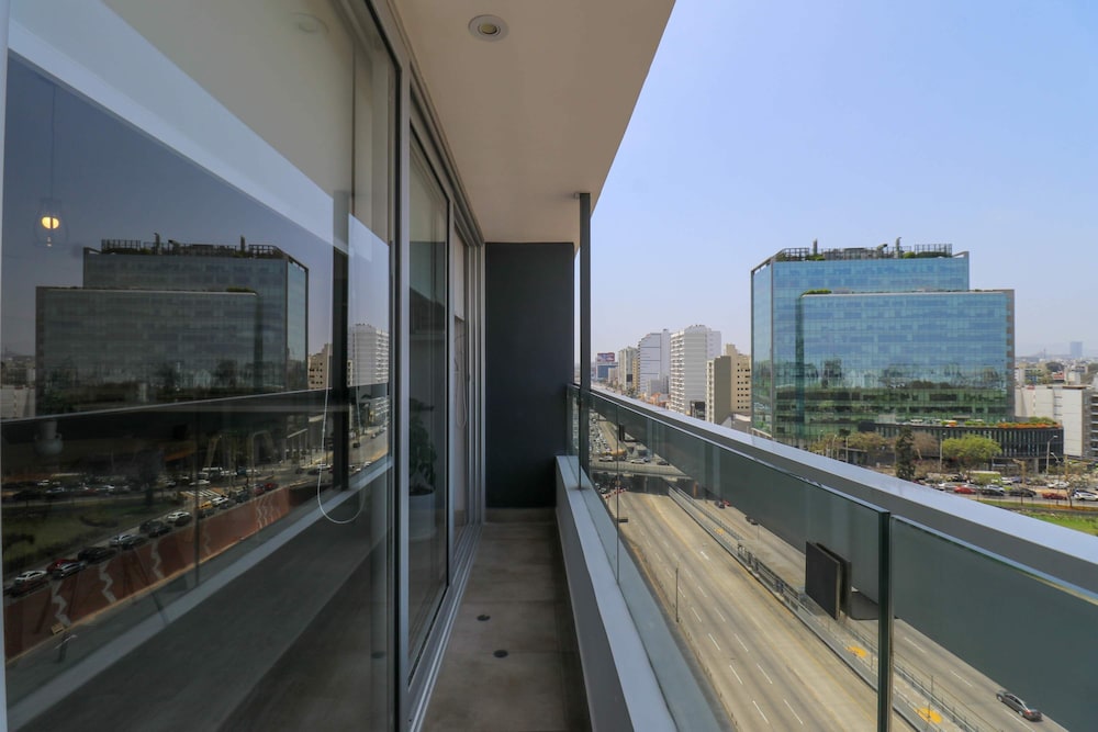 w Comfy 2BR w Park View in Miraflores