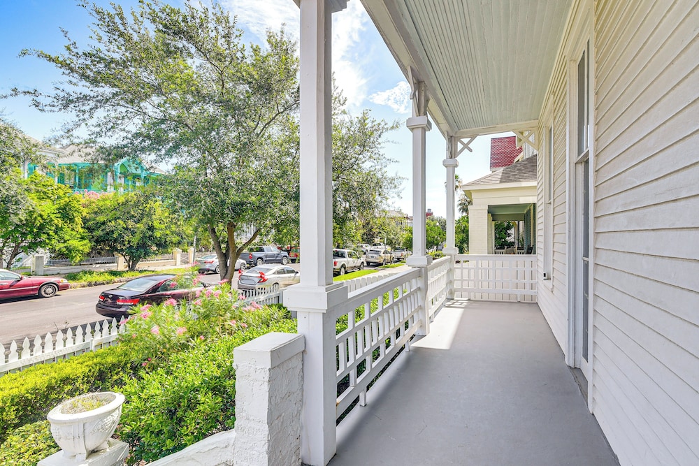 1 Mi to Beach: Historic Retreat in Galveston