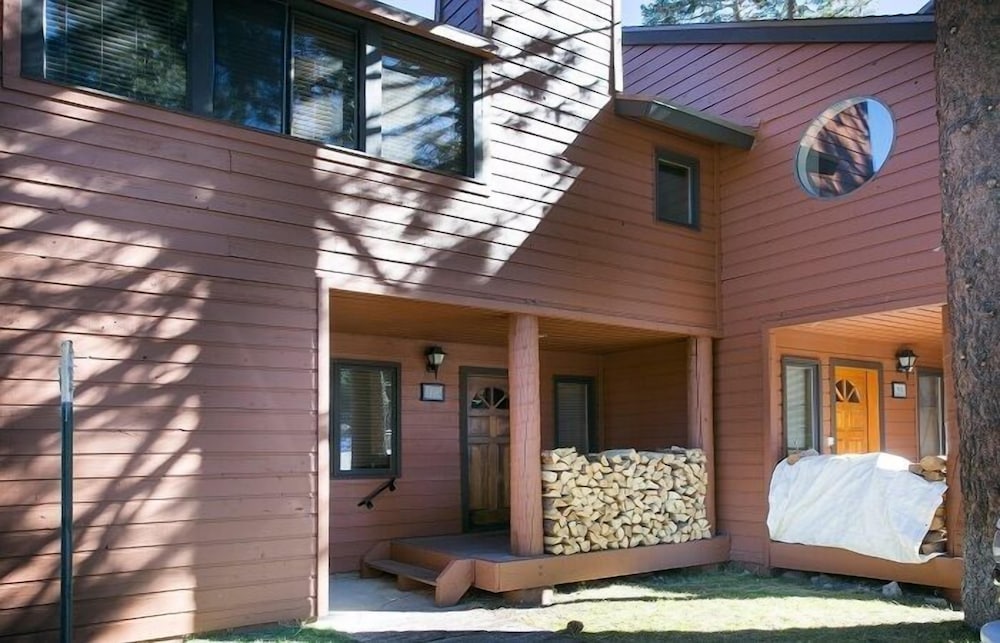 Hotel Mammoth Village Properties by 101 Great Escapes - Image 1