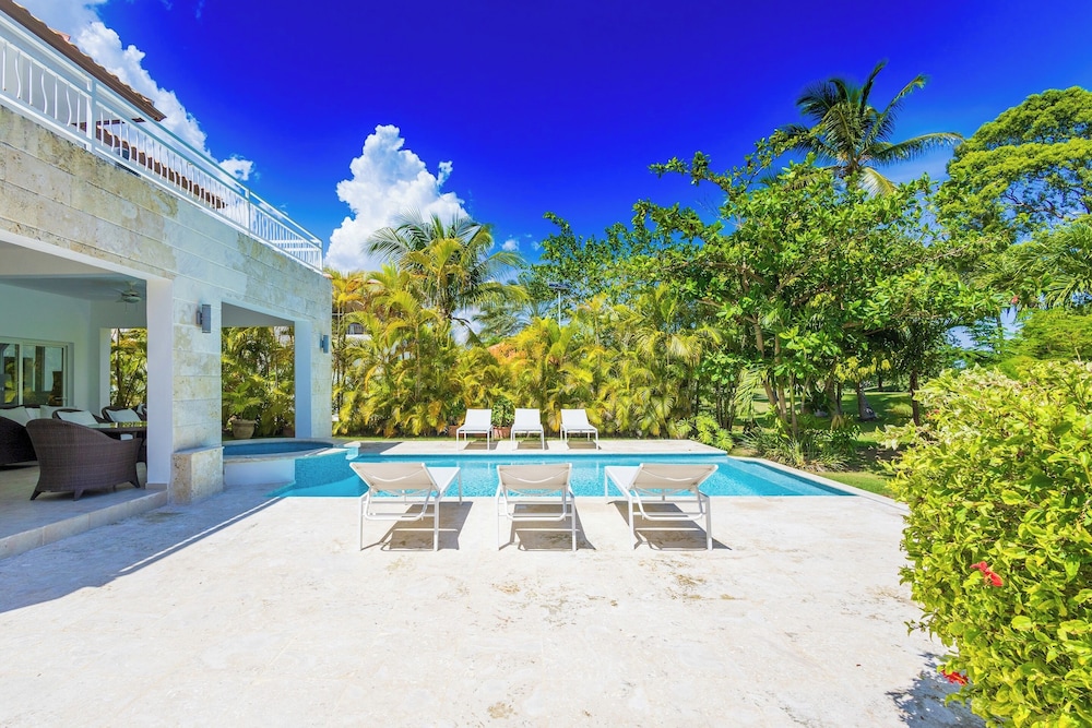 Villa Buganvilla 252 - 4BR Pool Jacuzzi Golf