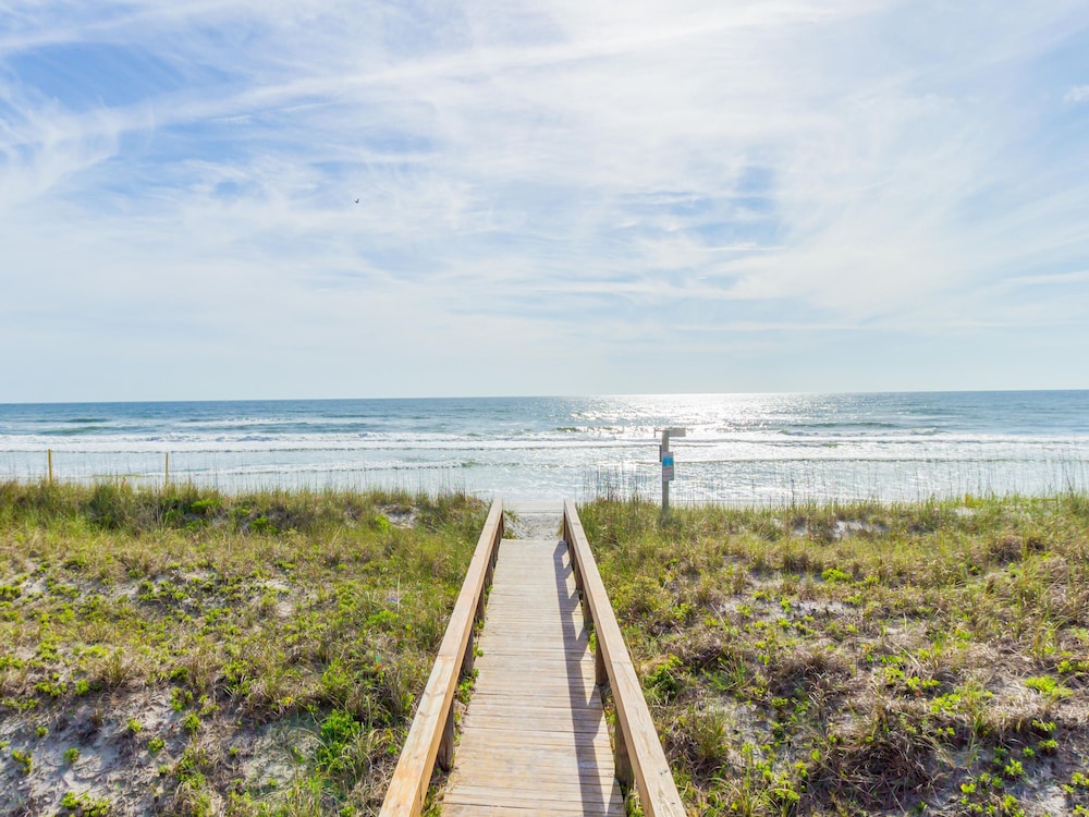 Jacksonville Sea Spray 2B by Distinctive Beach Rentals view 5