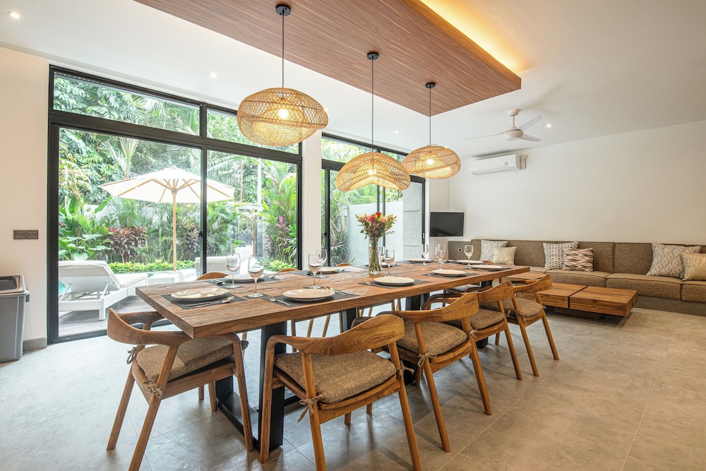 Enchanting 5BR Canggu Villa Moments to Sea