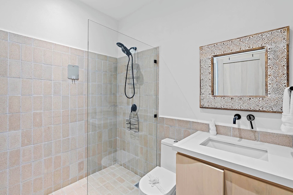 Modern Garden Villa with Private Pool, Outdoor Kitchen & Separate Casita Near Playa Potrero