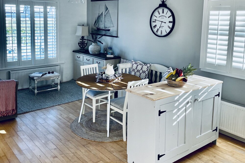 Wavecrest Holiday Cottage
