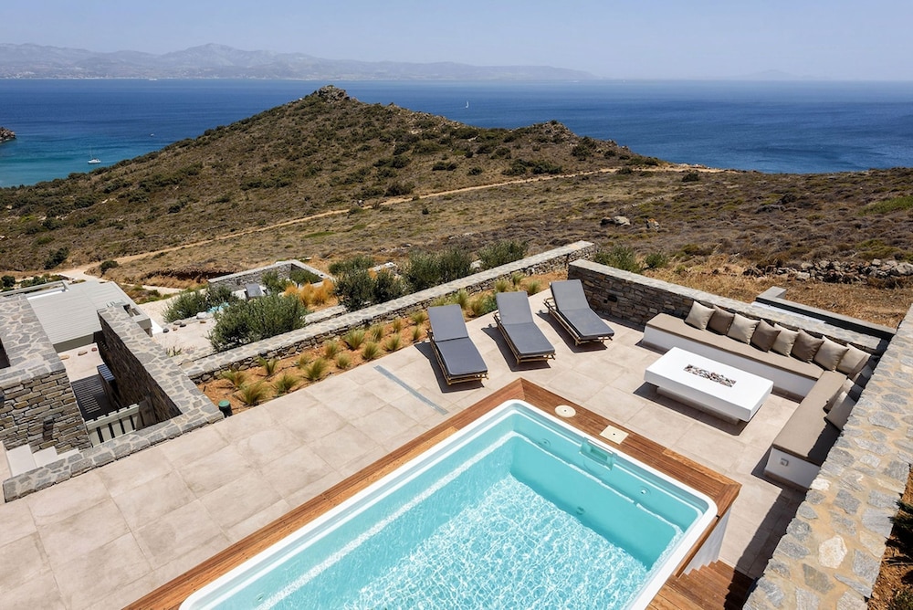Rising Moon sea View Villa Near the Beach