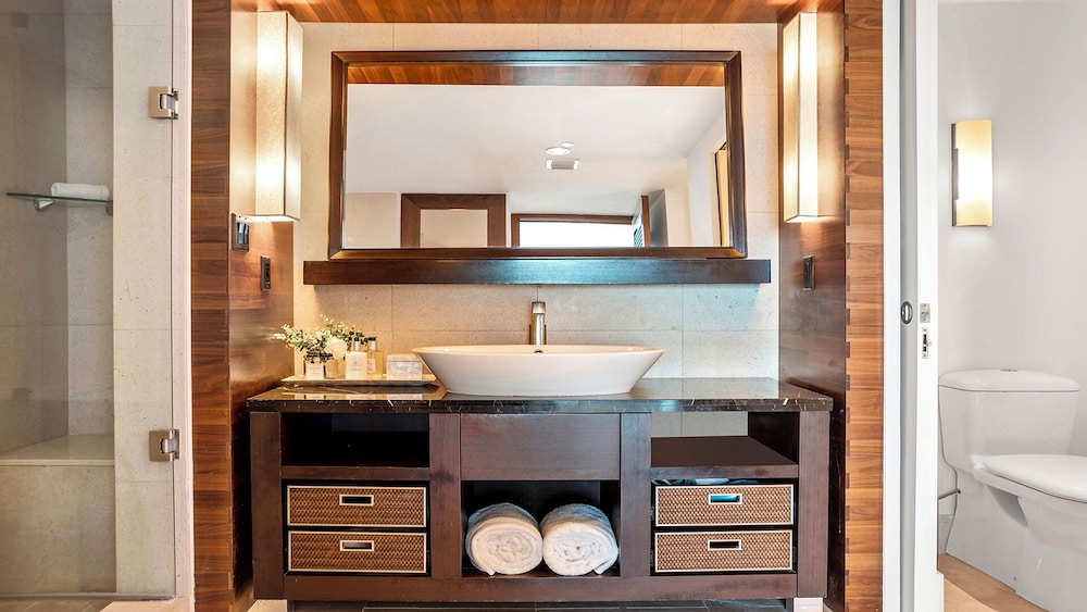 Luxury Vacation Rentals at Carillon Wellness Resort by LRMB