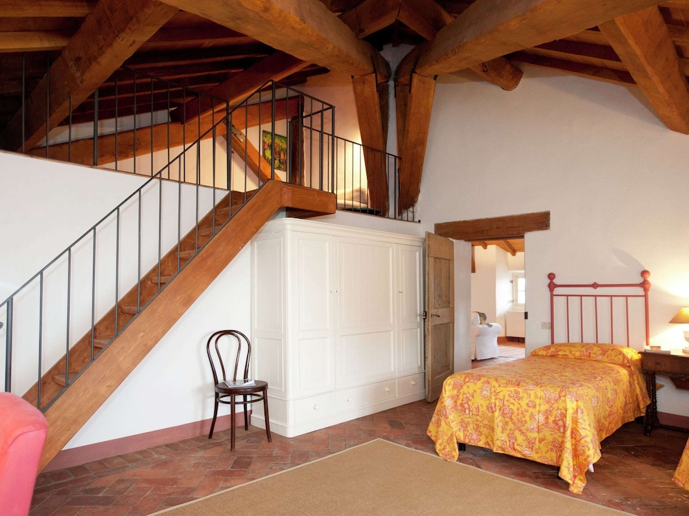 A Castle Stay in Wine Country photo 5