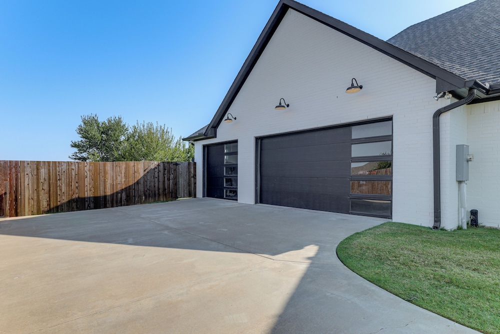 Luxe Retreat w/ Patio & Fenced Yard in Waxahachie!