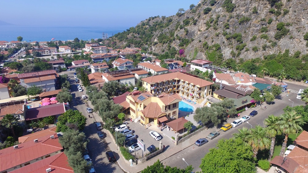 Belcehan Beach Hotel - Image 31