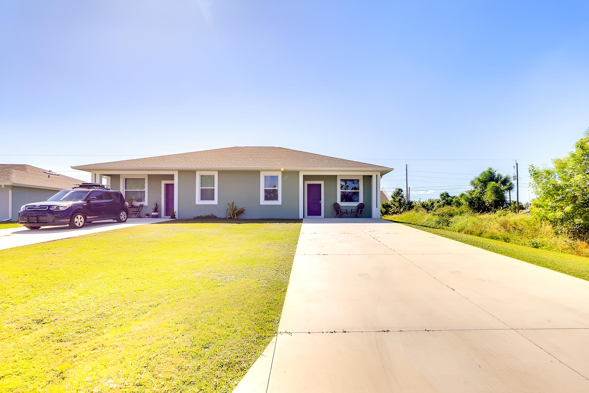Englewood Home w/ Screened Porch ~ 6 Mi to Beach! view 5