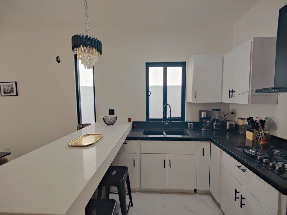 Beautiful 3bed 2bath new Home With Pool in Town
