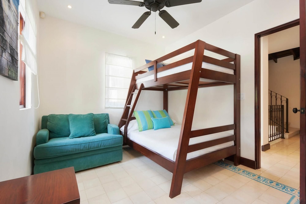 Las Catalinas 3BR House w Pool Rooftop Terrace Casa Cazenovia