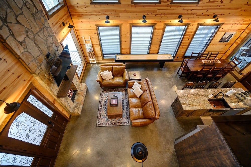 Cabin Vibe - Bunkroom - 3 King - Firepit - Shuffleboard