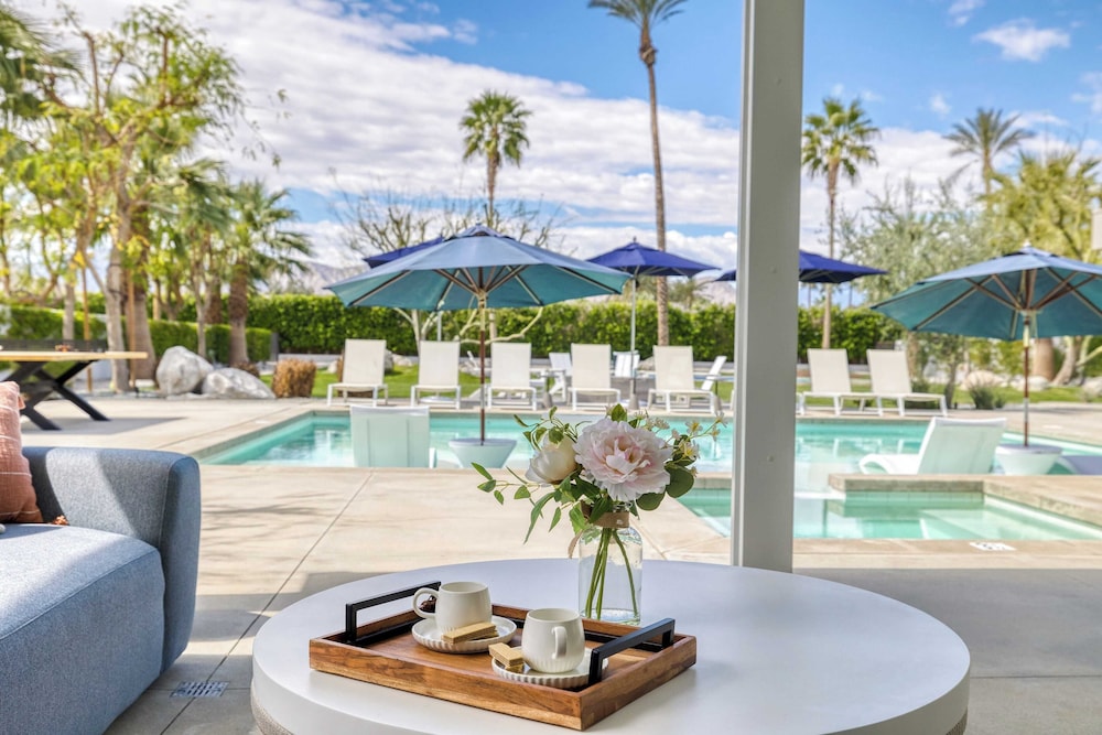 Sleeps 40 3 Luxe Villas Next to Empire Polo Club Putting Green & Pickleball