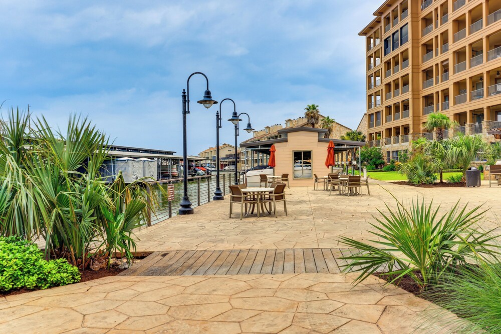 Lake LBJ Condo w/ Private Balcony, Lake Views - Property Image 14