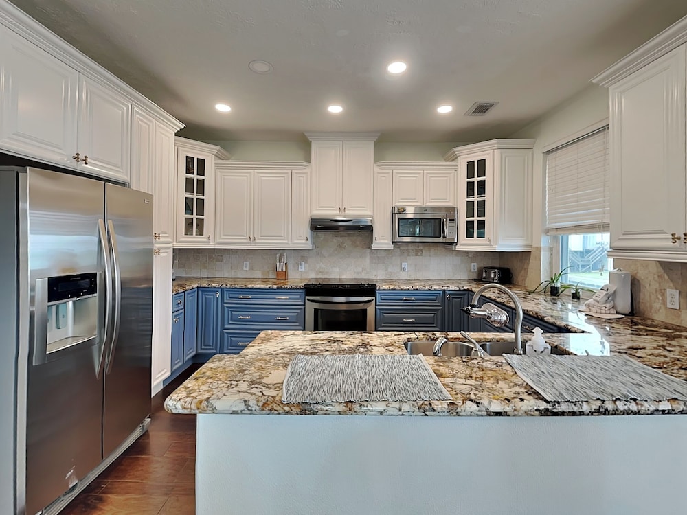 West Bay Getaway by Ryson Vacation Rentals