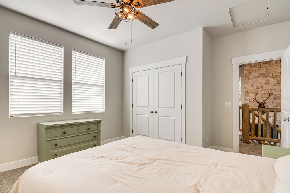 Near Lakes & Trails: Cabin in Duck Creek Village!