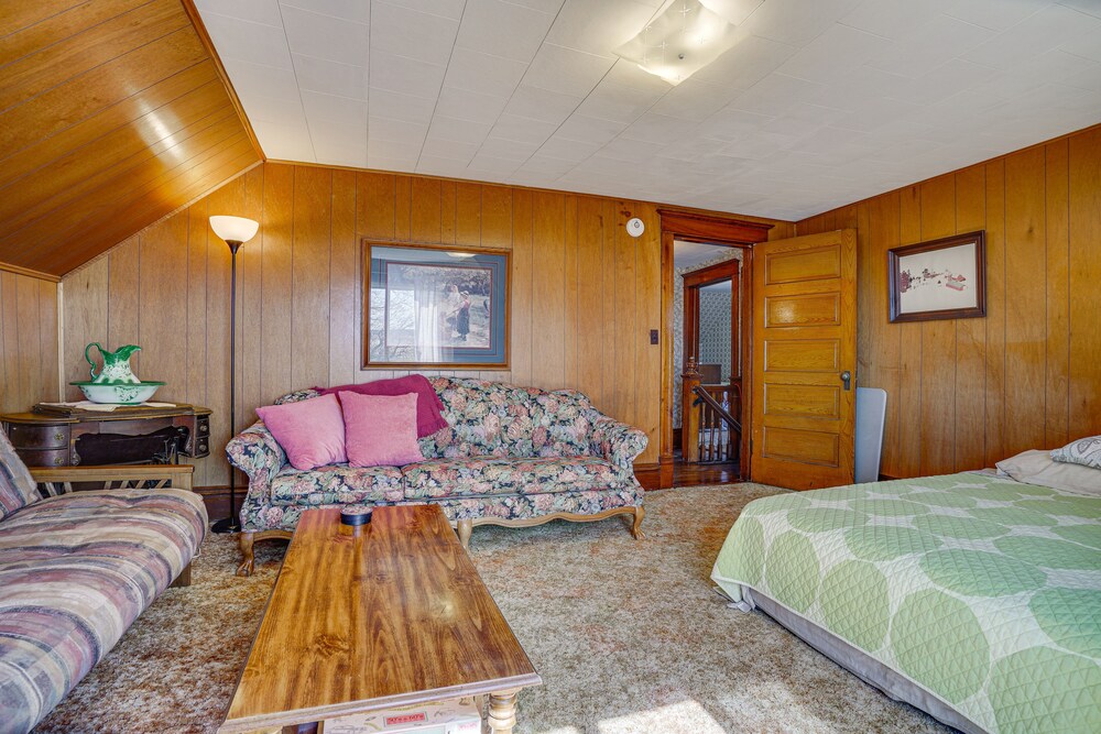Quiet Farmhouse Retreat w/ Fire Pit - Pets Welcome view 5